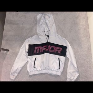 Major white pullover